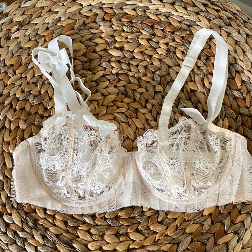 Glamours, Chic and sexy French bra